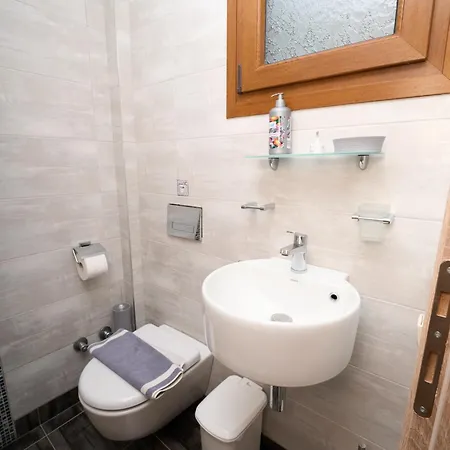 Chara أمولياني